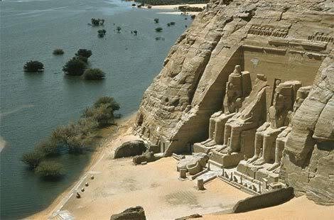 Abu Simbel Excursion: Iconic Temples by Bus from Aswan